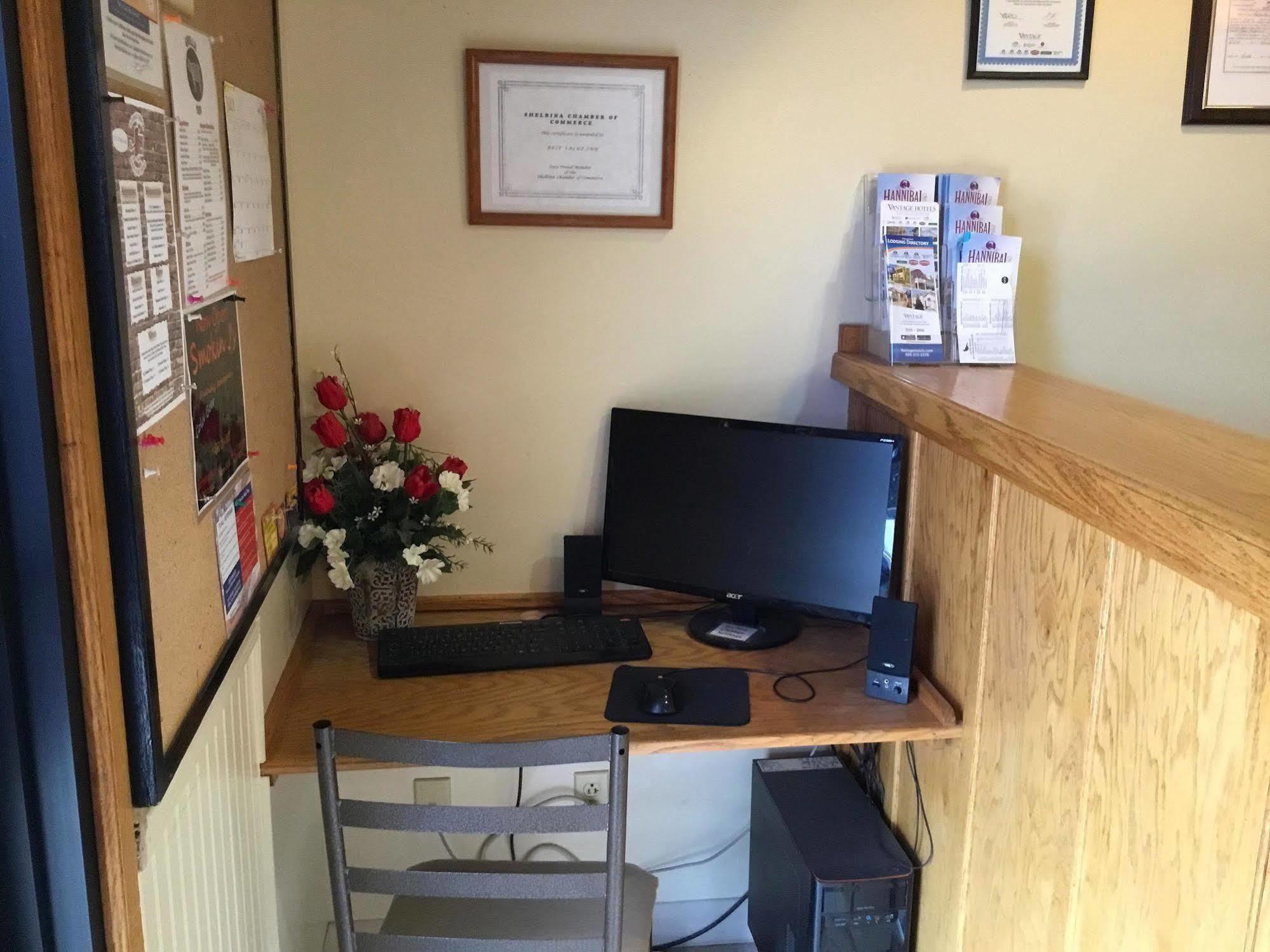 Simple Rewards Inn Shelbina Bagian luar foto